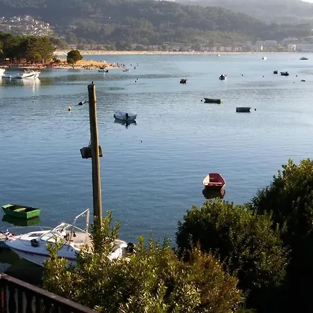 Casa De Madera Sobre El Mar