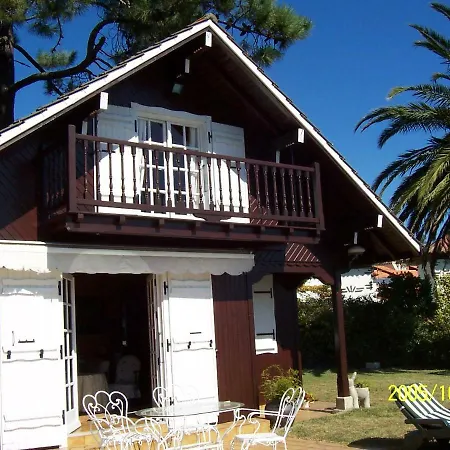Casa De Madera Sobre El Mar *